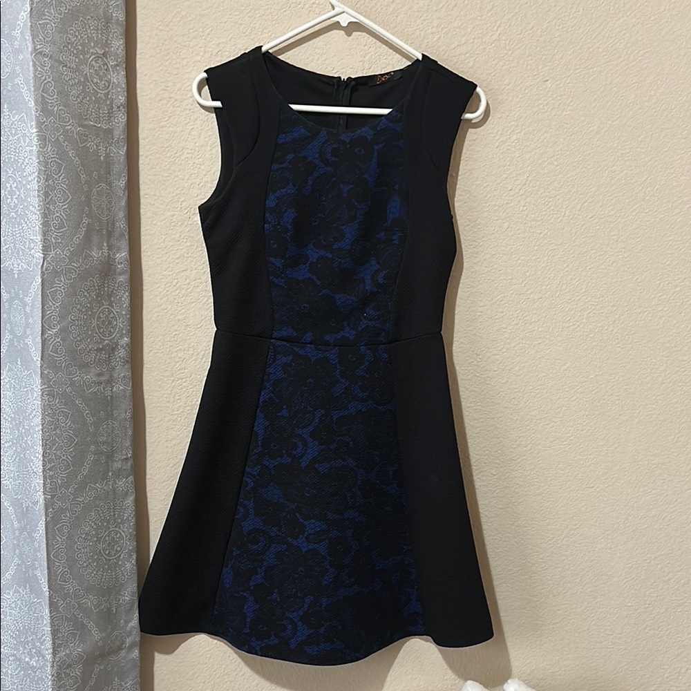 Elegant Black and Blue Sleeveless Dress
